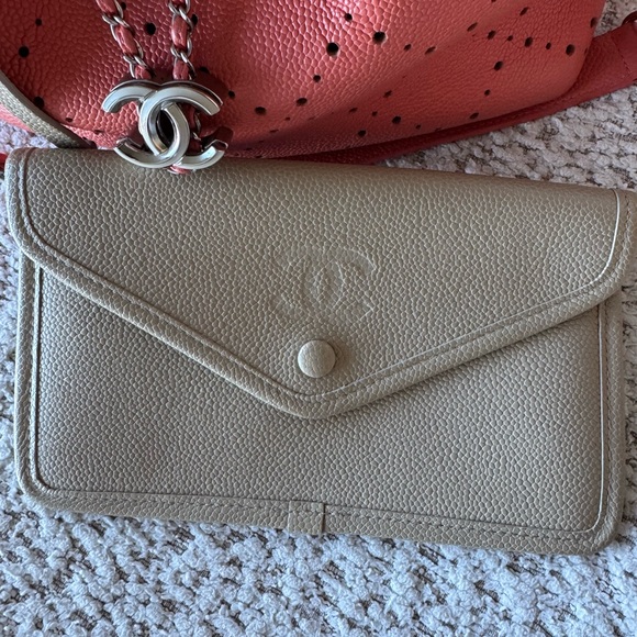 Chanel Pink Perforated Leather Shoulder Bag - Picture 8 of 12